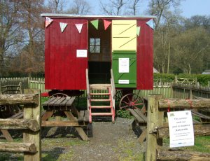 Shepherd Poet's Hut mr